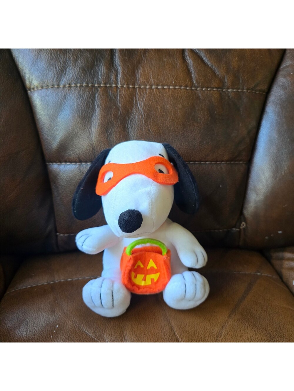 Hallmark Peanuts Snoopy Halloween Plush Superhero Orange Mask Pumpkin Bucket 8"